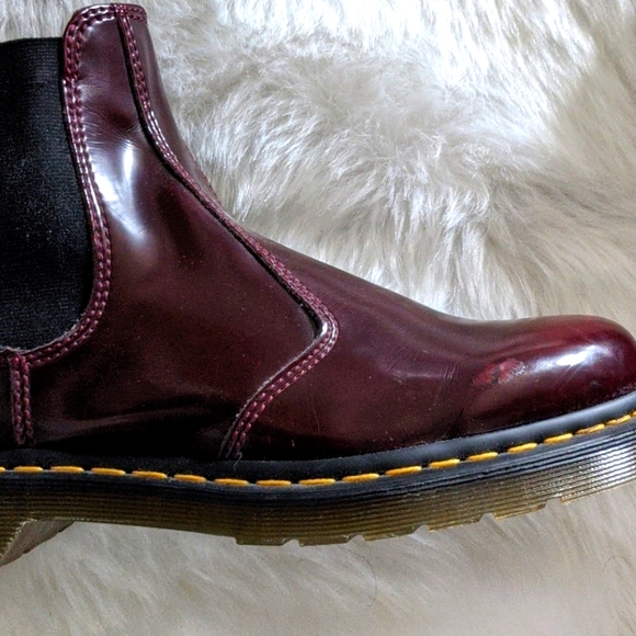 DR. MARTENS VEGAN 2976 CHELSEA BOOTS IN CHERRY RED - Picture 6 of 8